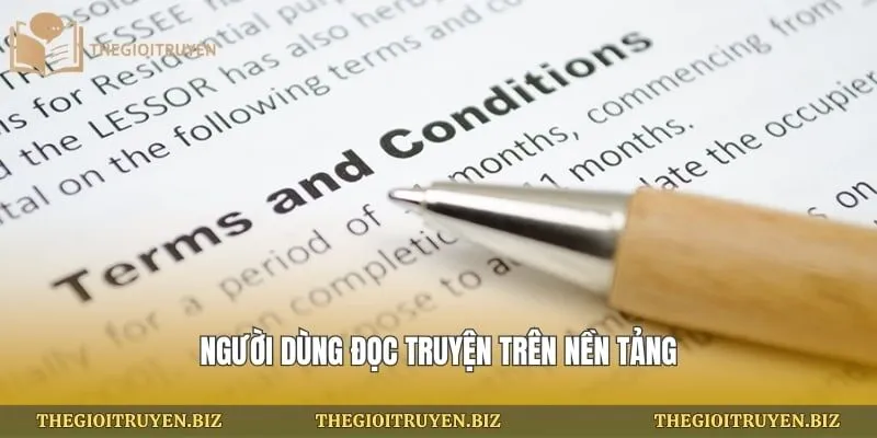 Người dùng đọc truyện trên nền tảng